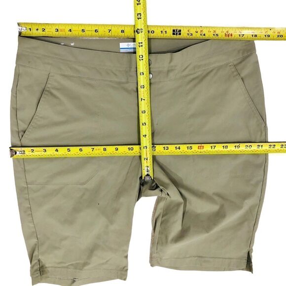 Columbia Omni-Shield Advanced Repellency Tan Women’s Bermuda Shorts Sz  36W - Picture 6 of 10